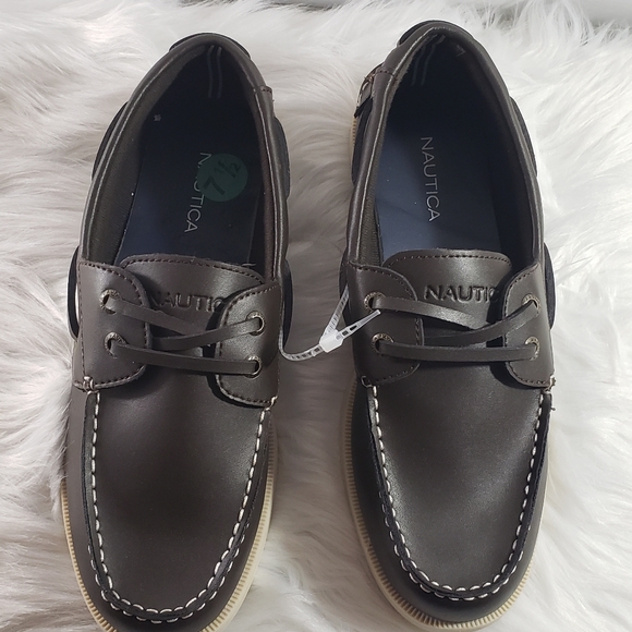 mens lace up boat shoes